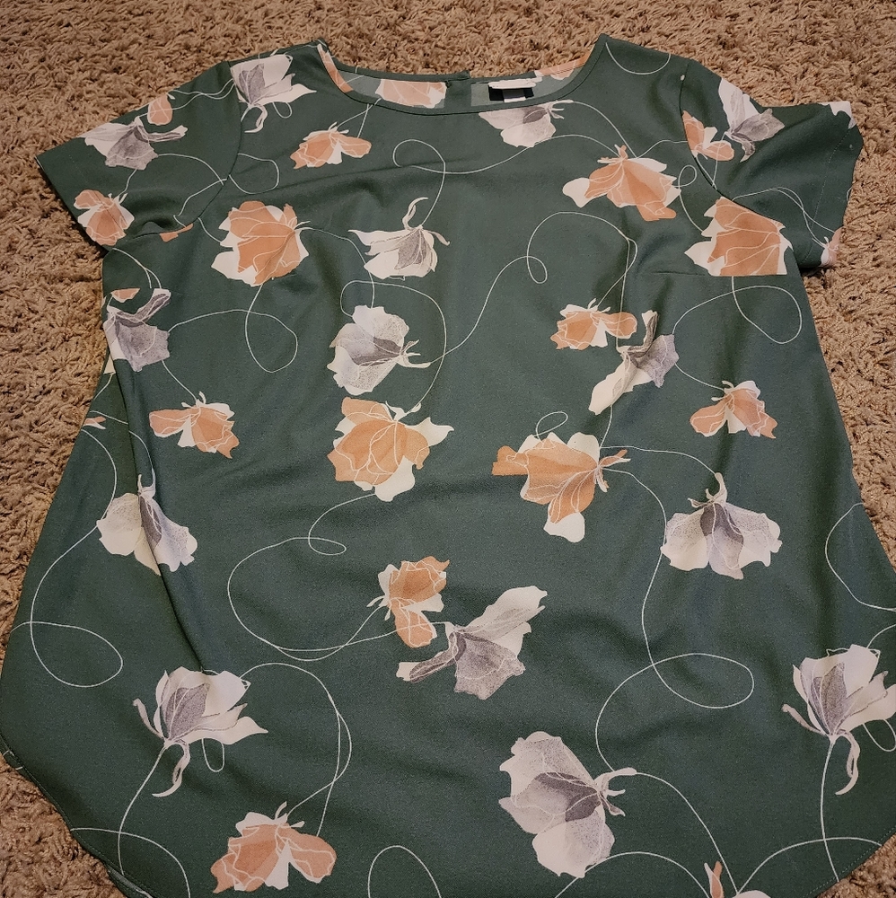 Ava & Viv floral blouse,v size X